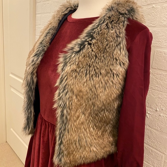 Girls Gap dress colour is rich burgundy - Picture 2 of 12